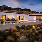 Skylines Estate Villa *