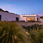 Villa Skylines Estate