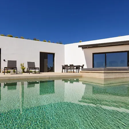 Villa Skylines Estate Alikí