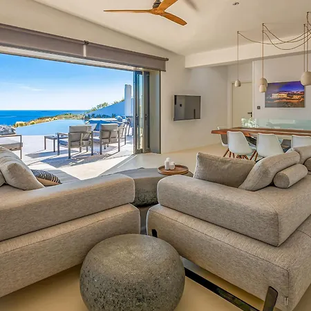 Skylines Estate Villa Alikí