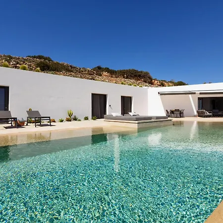 Skylines Estate Villa Alikí